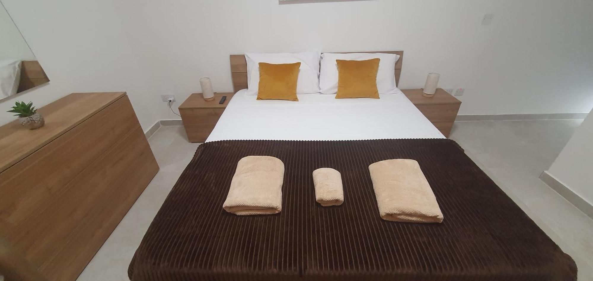 Centre Point Comfort Apartment St. Paul's Bay Ngoại thất bức ảnh